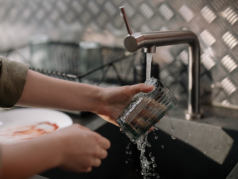 washing dishes