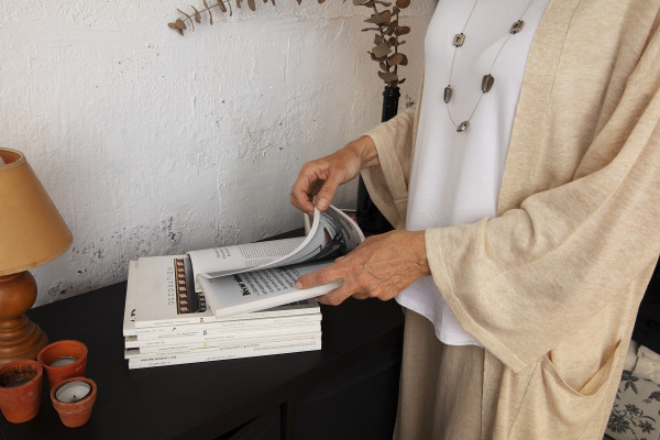 Οι συνήθειες που έχουν οι έξυπνοι άνθρωποι όταν είναι μόνοι στο σπίτι