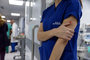 ΕΟΔΥ: 117 εισαγωγές στα νοσοκομεία με κορωνοϊό – 12 νέοι θάνατοι από γρίπη