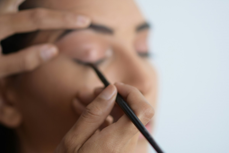 Ανακαλείται γνωστό eyeliner – Προειδοποίηση για μολύνσεις στα μάτια