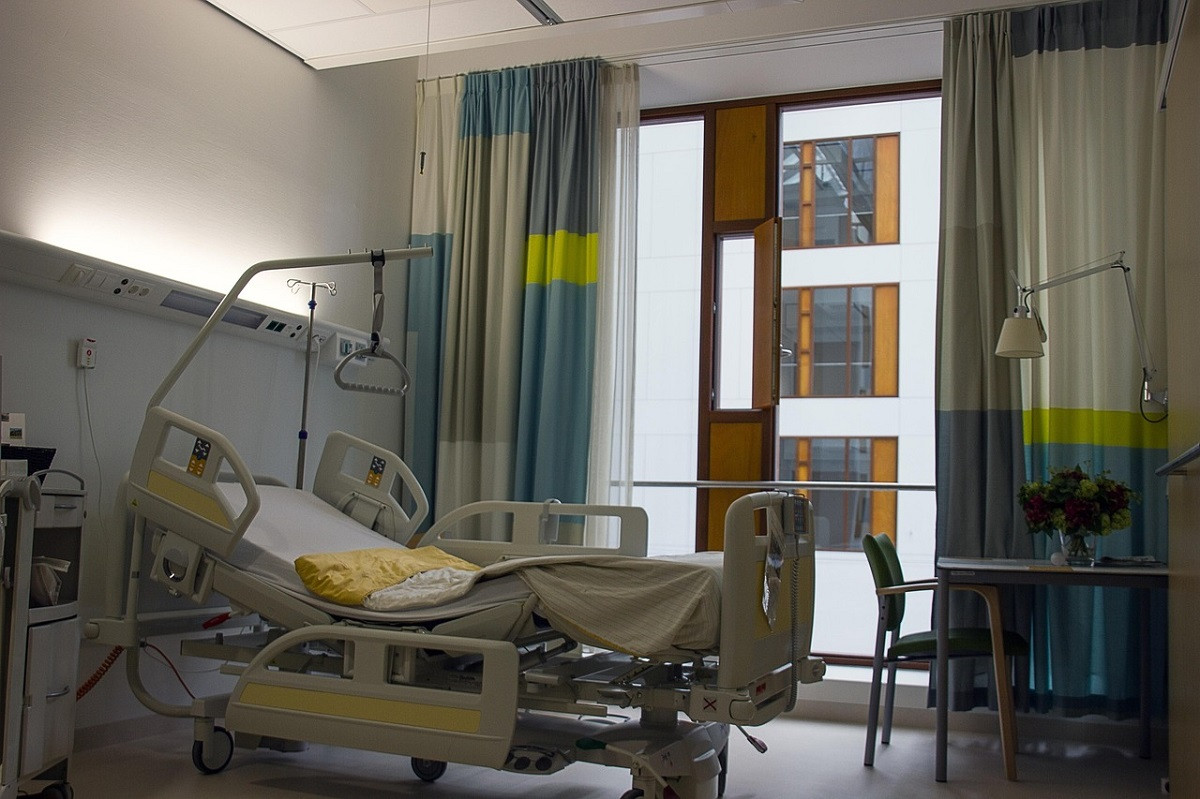 Έμπολα: Μεταφέρθηκε με αεροδιακομιδή στην Ελβετία ασθενής με τον ιό από τη Νιγηρία