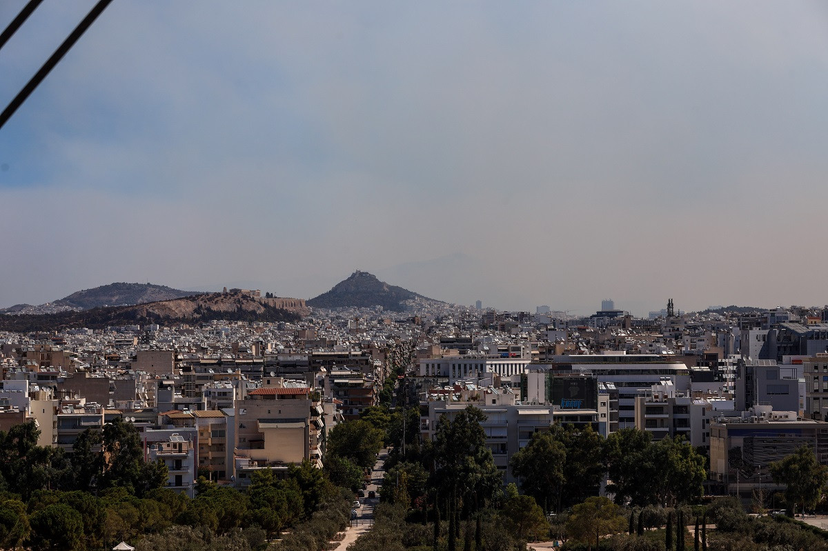Έντονη οσμή αερίου στην Αττική – Αναστάτωση στα νότια προάστια και τον Πειραιά