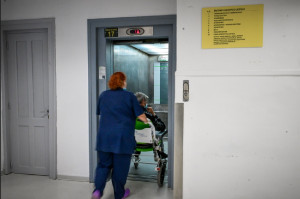 Σοκ στην Αλεξανδρούπολη: Ασθενής έπεσε με το φορείο από ασθενοφόρο – Διετάχθη ΕΔΕ