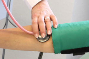 ΙΣΑ: Αύξηση της ιατρικής αμοιβής από τα 10 στα 13 ευρώ – Κατατίθεται τροπολογία