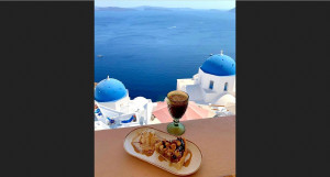 Οι γεύσεις της Ελλάδας στο Taste Atlas – Μηλόπιτα και φραπές στη Σαντορίνη