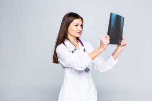 Γιατί οι γυναίκες πρέπει να κάνουν τακτικά μαστογραφίες από 40 ετών