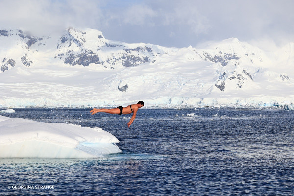 Γιώργος Τσιάνος: Ο γιατρός - αθλητής που κολύμπησε στην Ανταρκτική