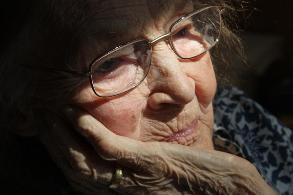 Άνοια: Κινδυνεύουν περισσότερο όσοι έχουν προβλήματα με την όρασή τους