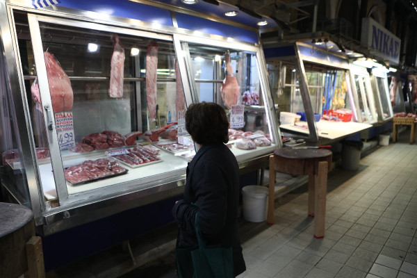 Περιφέρεια Αττικής: Εντατικοί έλεγχοι στην αγορά - Κατάσχεση 4,2 τόνων ακατάλληλων προϊόντων