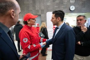 Με απινιδωτές εξοπλίζεται το Μετρό της Αθήνας