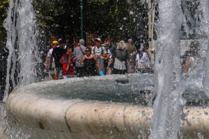 ΙΣΑ για καύσωνα: Έκκληση στους πολίτες να εφαρμόζουν τα μέτρα προστασίας
