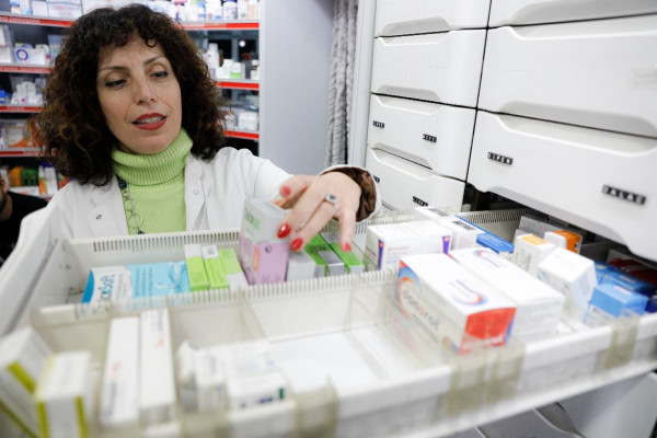 Εμβόλια για κορωνοϊό και στα φαρμακεία με κόστος 5 ευρώ