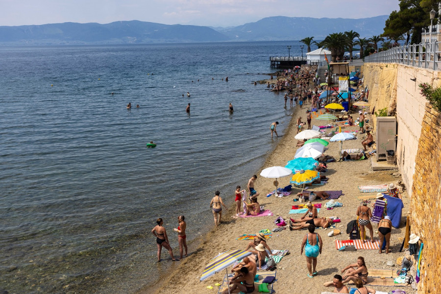 Θάλασσα: Οδηγίες ΕΟΔΥ για ασφαλή κολύμβηση – «Καμπανάκι» για τους πνιγμούς