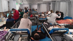 Νοσοκομείο «Γ. Γεννηματάς»: Στοιβαγμένοι δεκάδες ασθενείς σε φορεία στη γενική εφημερία