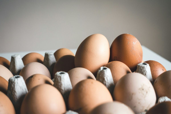 Κίνδυνοι από την παρασκευή συνταγών με ωμά αυγά και πώς να τους αποφύγετε