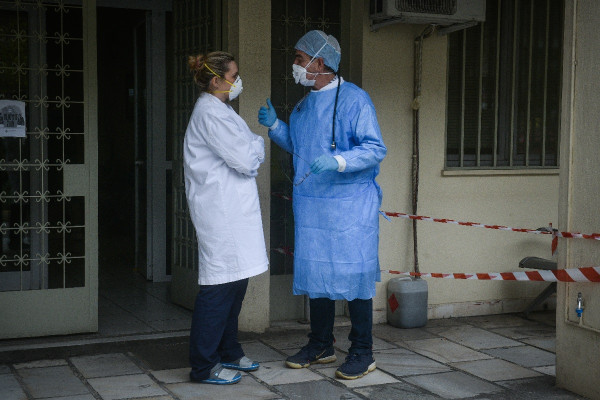 Θέμα στη «Le Monde» οι ελλείψεις ασθενοφόρων και προσωπικού στην Ελλάδα