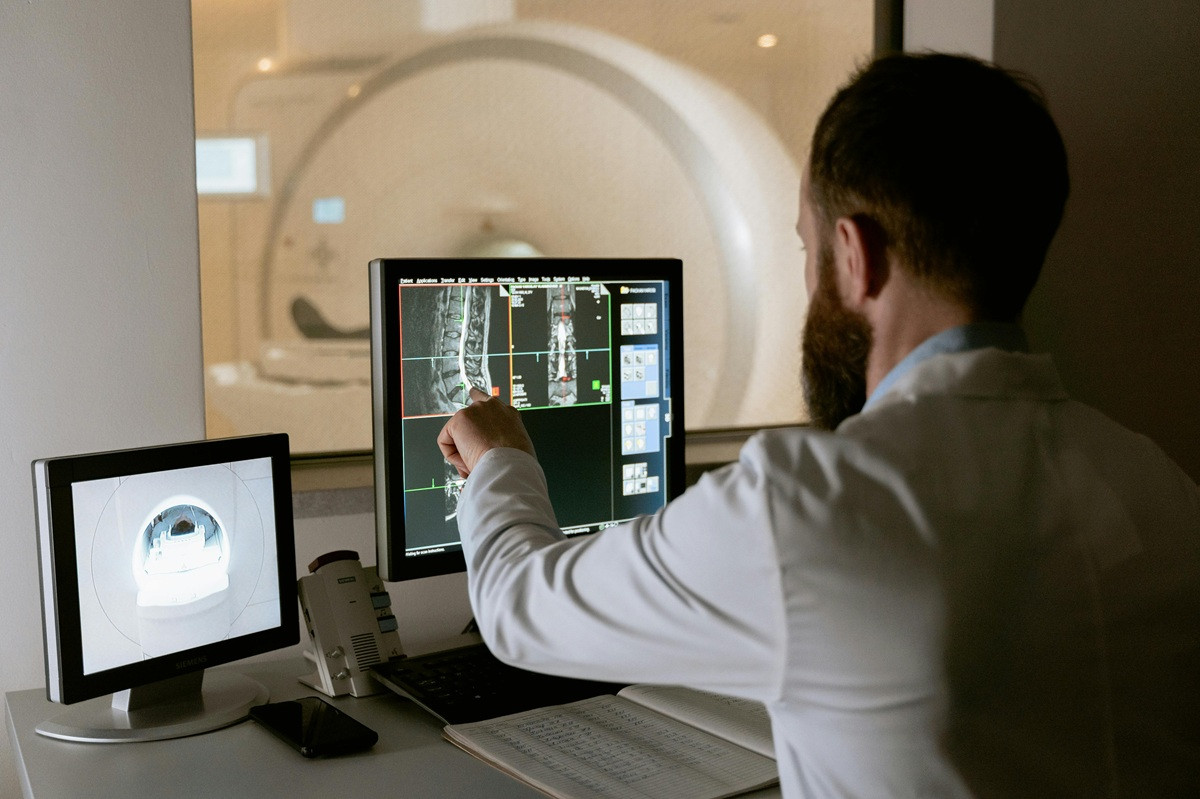 Μαγνητική τομογραφία (MRI): 8 πράγματα που πρέπει να γνωρίζουμε