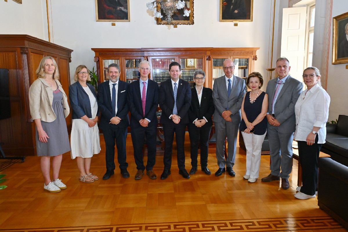 Πρωτοποριακή Συμφωνία ΕΚΠΑ–Exeter για το πρώτο Ευρωπαϊκό Διπλό Πτυχίο στην Ιατρική