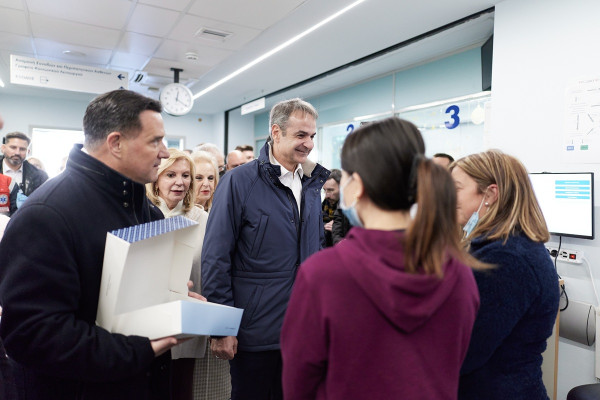 Μισές αλήθειες για τη στελέχωση του ΕΣΥ από τον Μητσοτάκη