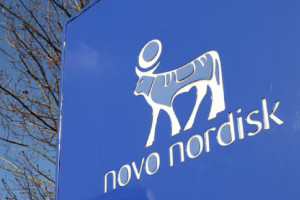 Η Novo Nordisk παγώνει τις προσλήψεις για μη κρίσιμες θέσεις