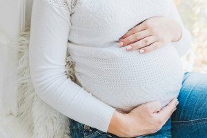 Μελέτη: Δημοφιλή παυσίπονα συνδέονται με αυξημένο κίνδυνο αυτισμού στο έμβρυο