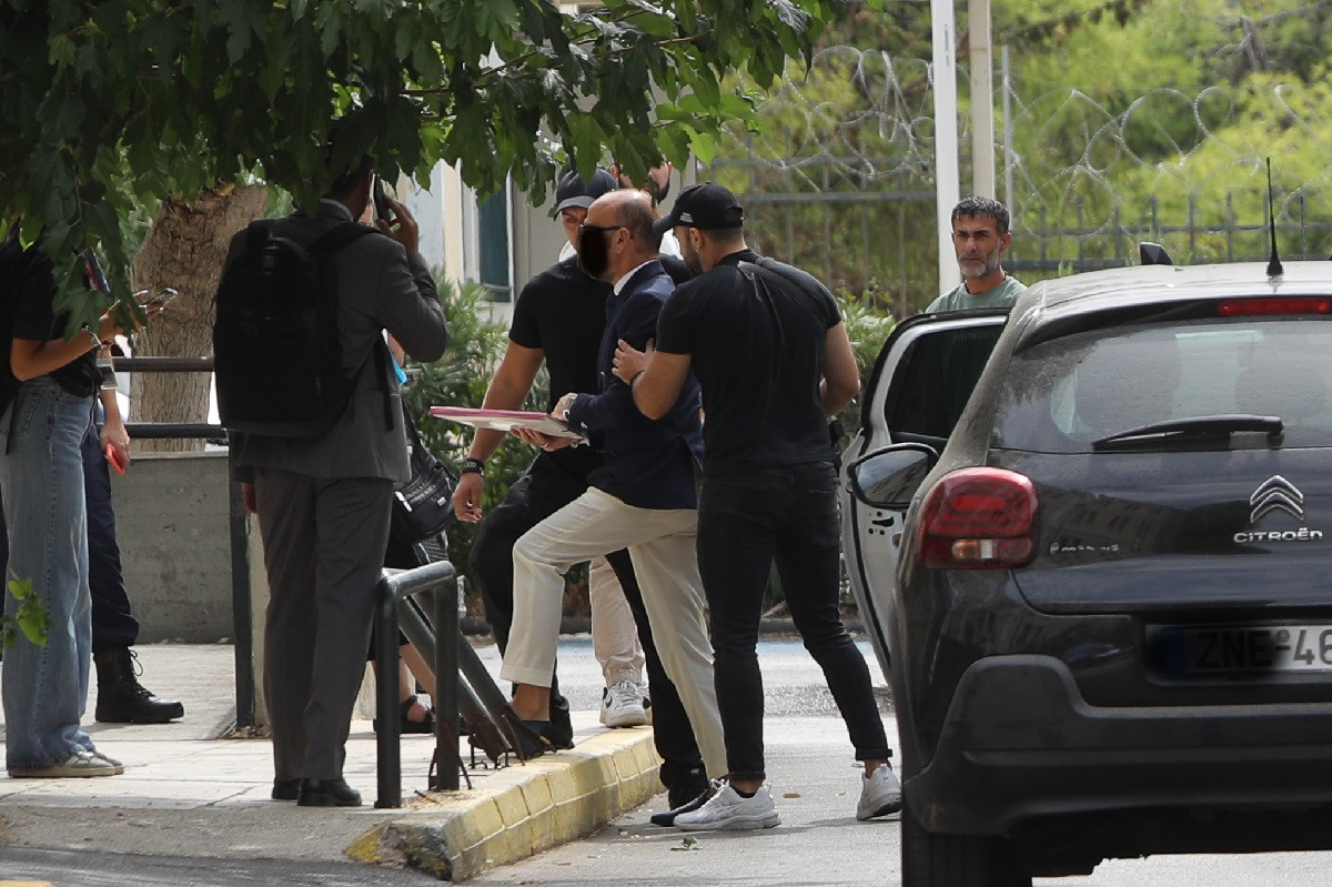 Θάνατος Μαζωνάκη: Κατέθεσε η κόρη των δύο γιατρών – Επιβεβαίωσε ότι υπεβλήθη σε πλασμαφαίρεση
