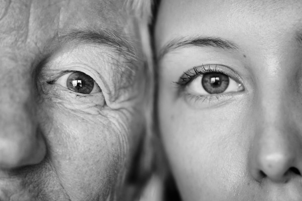 Γιατί κάποιοι άνθρωποι φαίνονται νεότεροι από την ηλικία τους