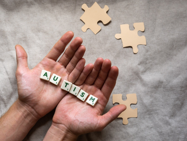 Αυτισμός: Μπορεί να θεραπευθεί με φάρμακο που χορηγείται για την επιληψία;