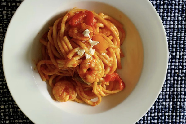 Καθαρά Δευτέρα: Η πιο εύκολη συνταγή για γαριδομακαρονάδα