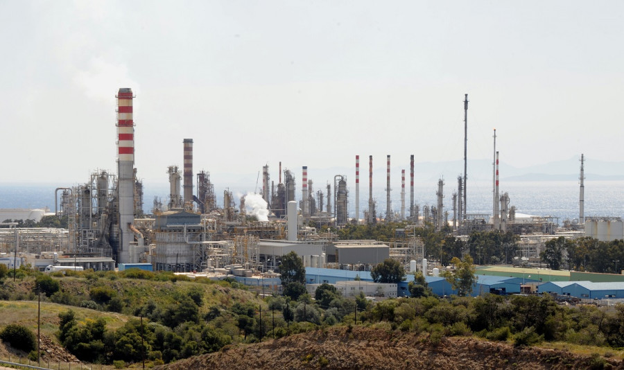 Ατύχημα στις εγκαταστάσεις της Motor Oil στους Αγίους Θεοδώρους – Δύο σοβαρά τραυματίες