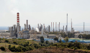 Ατύχημα στις εγκαταστάσεις της Motor Oil στους Αγίους Θεοδώρους – Δύο σοβαρά τραυματίες