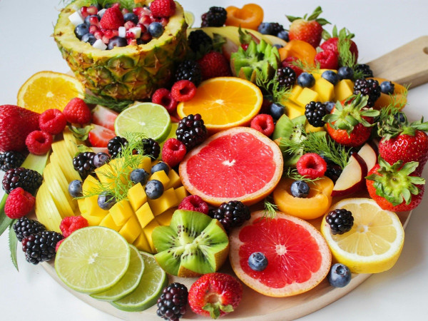 Φρούτα σε κονσέρβα: Πόσο υγιεινά είναι - Τι απαντούν οι διαιτολόγοι