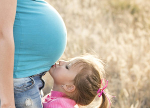 Η εγκυμοσύνη επιταχύνει τη βιολογική γήρανση - Τι δείχνει ο αριθμός τοκετών για μία γυναίκα
