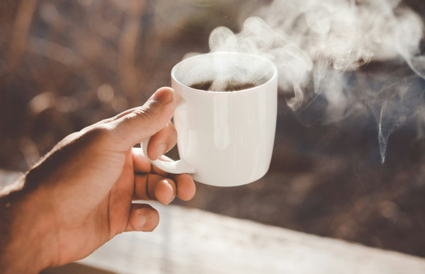 Το νόστιμο τέχνασμα για να ενισχύσετε την επίδραση της καφεΐνης στον καφέ στο πρωινό