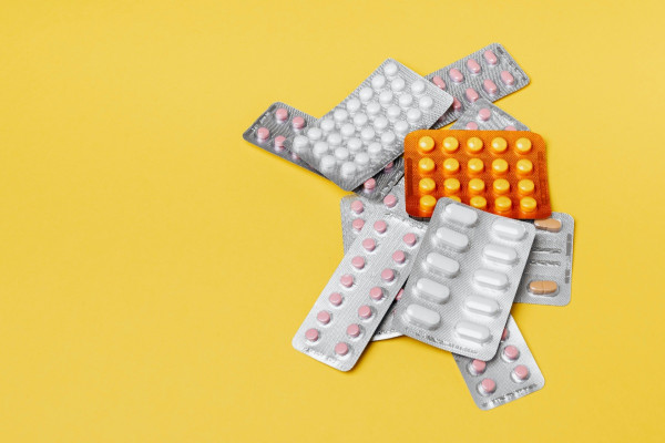 «Καμπανάκι» ΠΙΣ για τα αντιβιοτικά: Μόνο με συνταγή ιατρού και μόνο για βακτηριακές λοιμώξεις