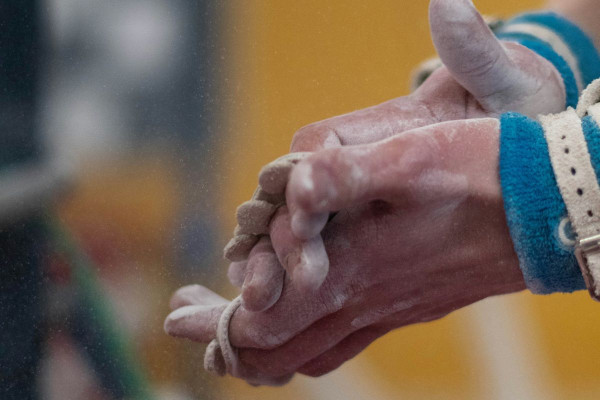 Η προπόνηση των χεριών που πρέπει να κάνετε κάθε μέρα, σύμφωνα με έναν προσωπικό γυμναστή