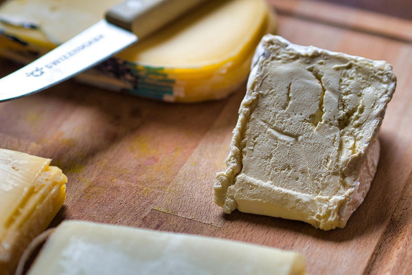 Αυτά τα δύο γαλακτοκομικά προϊόντα μειώνουν τον κίνδυνο άνοιας – Τι να προσέξετε