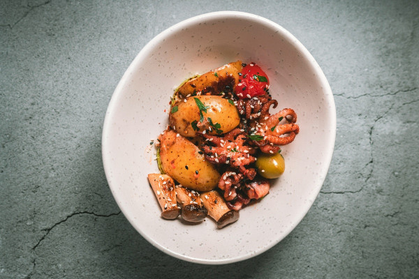 Χταπόδι μπρεζέ: Η συνταγή που θα κάνει θραύση στο τραπέζι της Καθαράς Δευτέρας