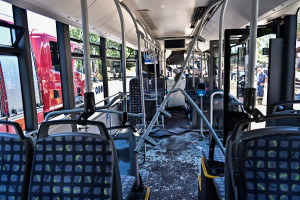 Σύγκρουση λεωφορείων του ΟΑΣΑ στη Βούλα: Στους 47 οι τραυματίες, ανάμεσά τους παιδιά