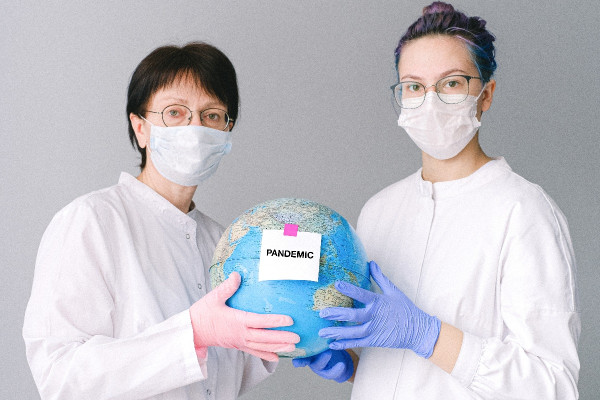 Κορωνοϊός: Έρευνα αμφισβητεί την αποτελεσματικότητα χρήσης μάσκας στη μετάδοση του ιού