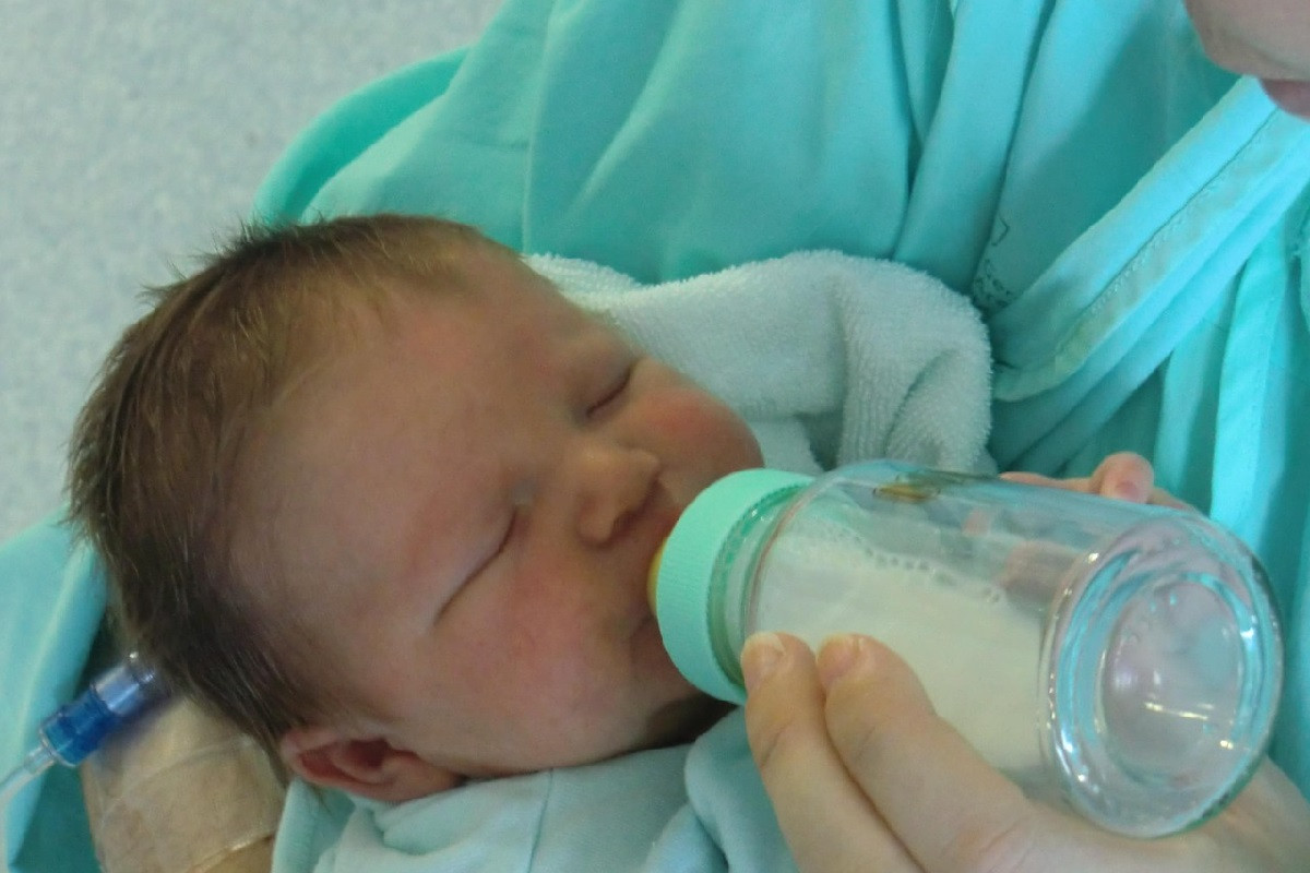 Βρεφικό γάλα: Η EFSA όρισε όριο ασφαλείας για την παρουσία της τοξίνης σερεουλίδη