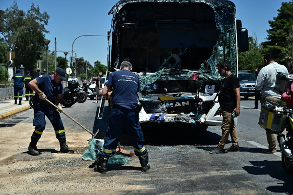 Βούλα: Πάνω από 30 τραυματίες λόγω σύγκρουσης λεωφορείων του ΟΑΣΑ