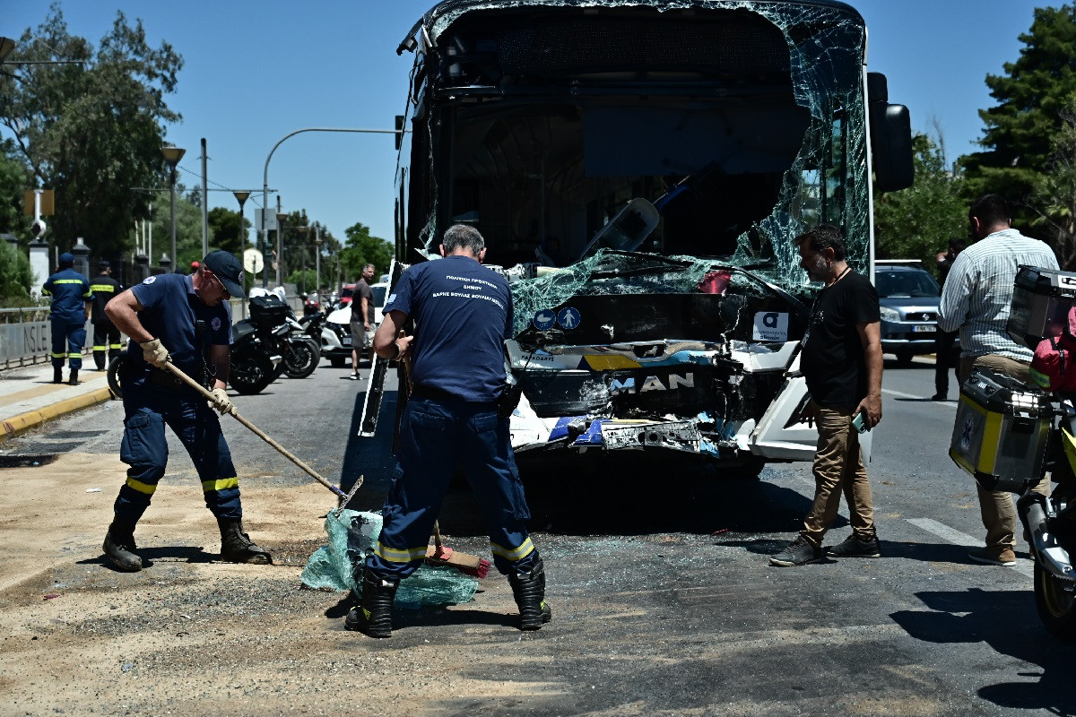 Βούλα: Πάνω από 30 τραυματίες λόγω σύγκρουσης λεωφορείων του ΟΑΣΑ