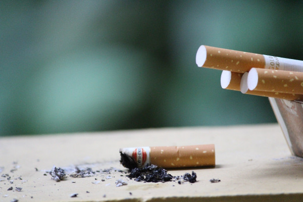 Καναδάς: Προειδοποιητικά μηνύματα κατά του καπνίσματος σε κάθε τσιγάρο