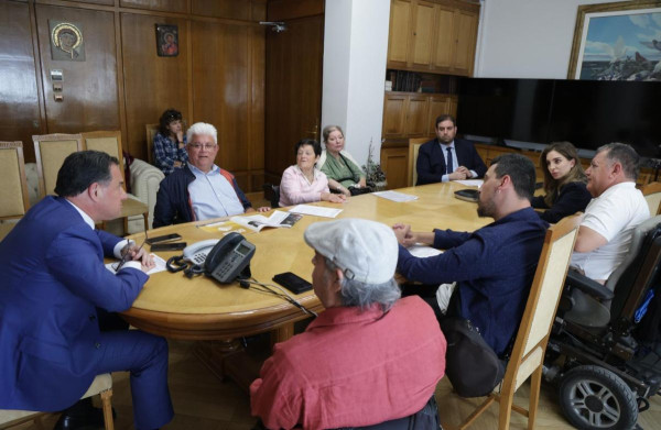 Συνάντηση του Γεωργιάδη με τον Πανελλήνιο Σύλλογο Παραπληγικών