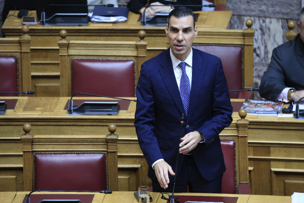 Θεμιστοκλέους: Ανακοίνωσε 1000 νέες μόνιμες θέσεις γιατρών στο ΕΣΥ
