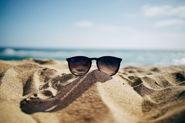 7 τρόποι για να προστατεύσω τα μάτια μου το καλοκαίρι - Το λάθος με τα γυαλιά ηλίου
