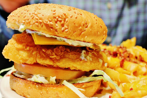 Burger με μπακαλιάρο – Εναλλακτική πρόταση για την 25η Μαρτίου
