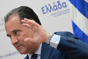 Η ωμή παραδοχή της διάλυσης του ΕΣΥ και τα πανηγύρια για τις ελλείψεις