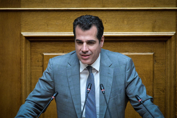 Υπόθεση Μαζωνάκη: Τι απαντά ο Θάνος Πλεύρης για τη γνωριμία του με τον προφυλακισμένο γιατρό